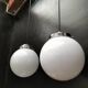 2 suspensions boules opalines