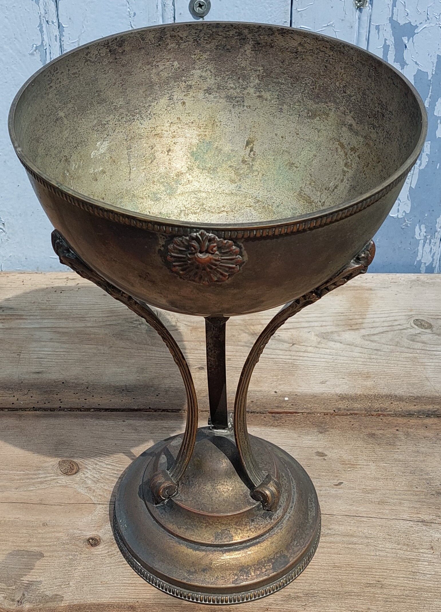 Silvered metal centerpiece