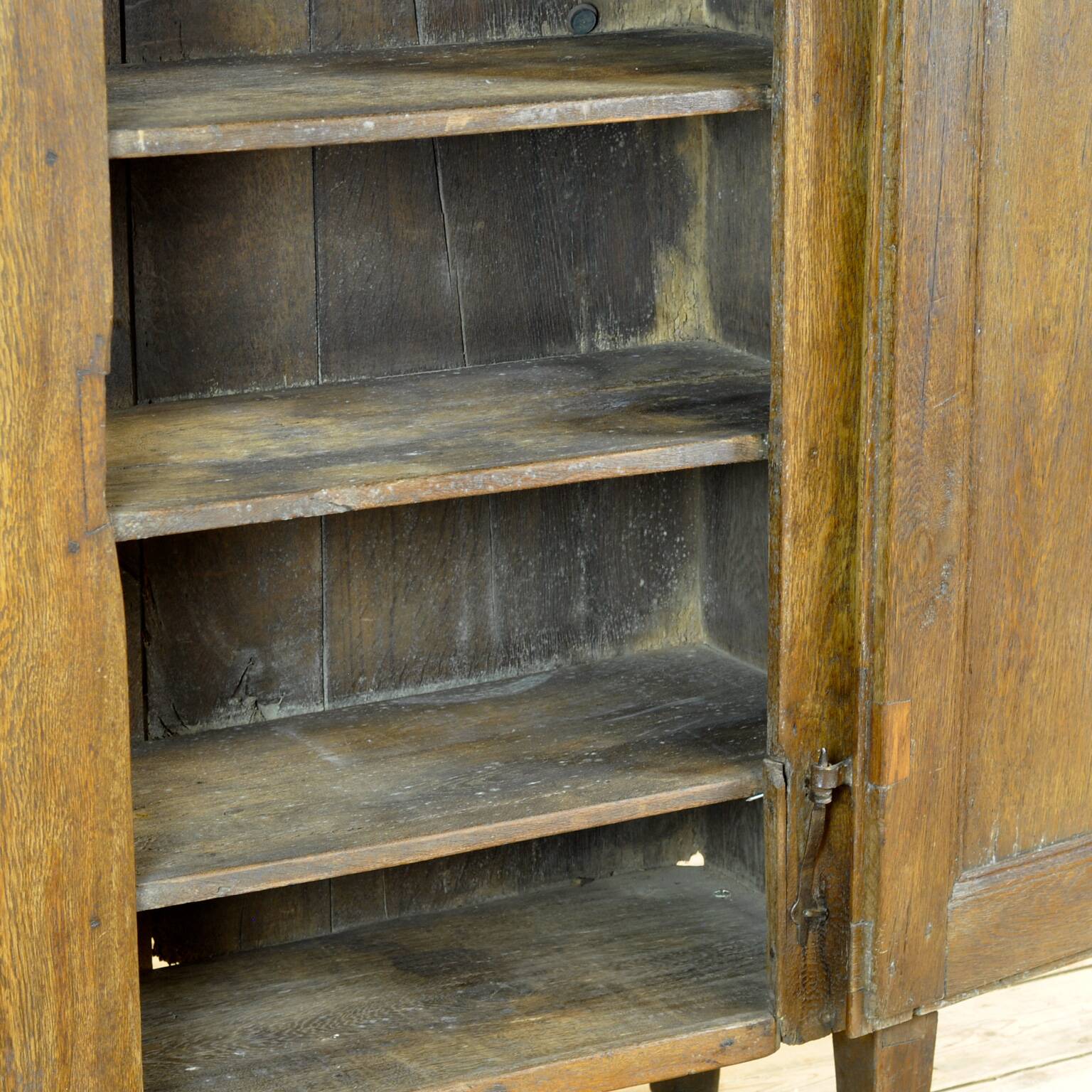 Antique oak cabinet, circa 1820