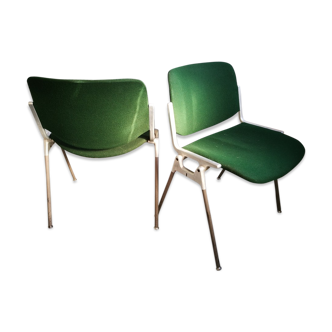 Paire de chaises modèle DSC 106 et créée en 1965 par Giancarlo Piretti pour Castelli