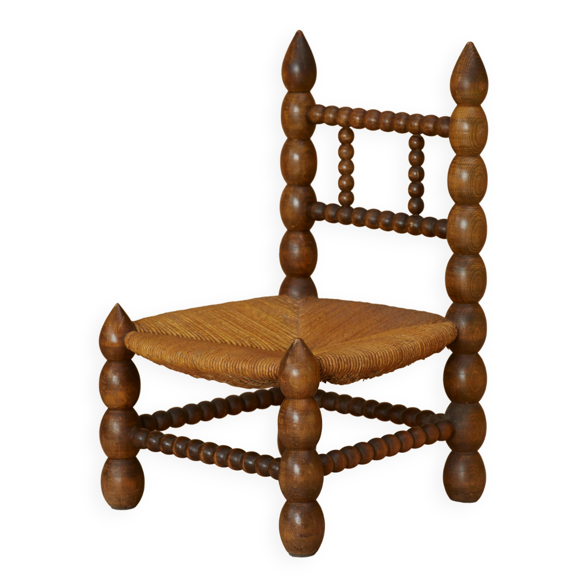 Chaise basse en bois (chêne) et paille circa 1950