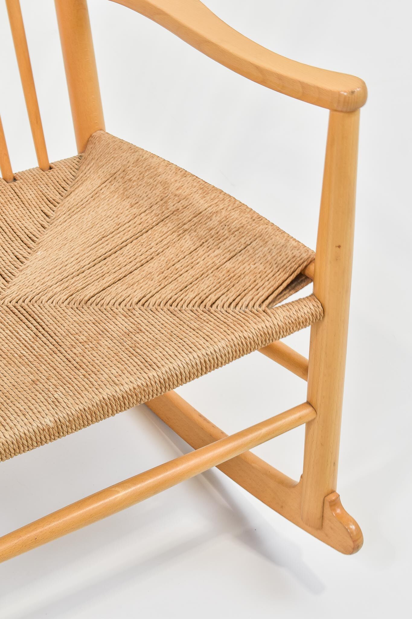 Rocking-chair J16 par Hans Wegner pour Fdb Møbler