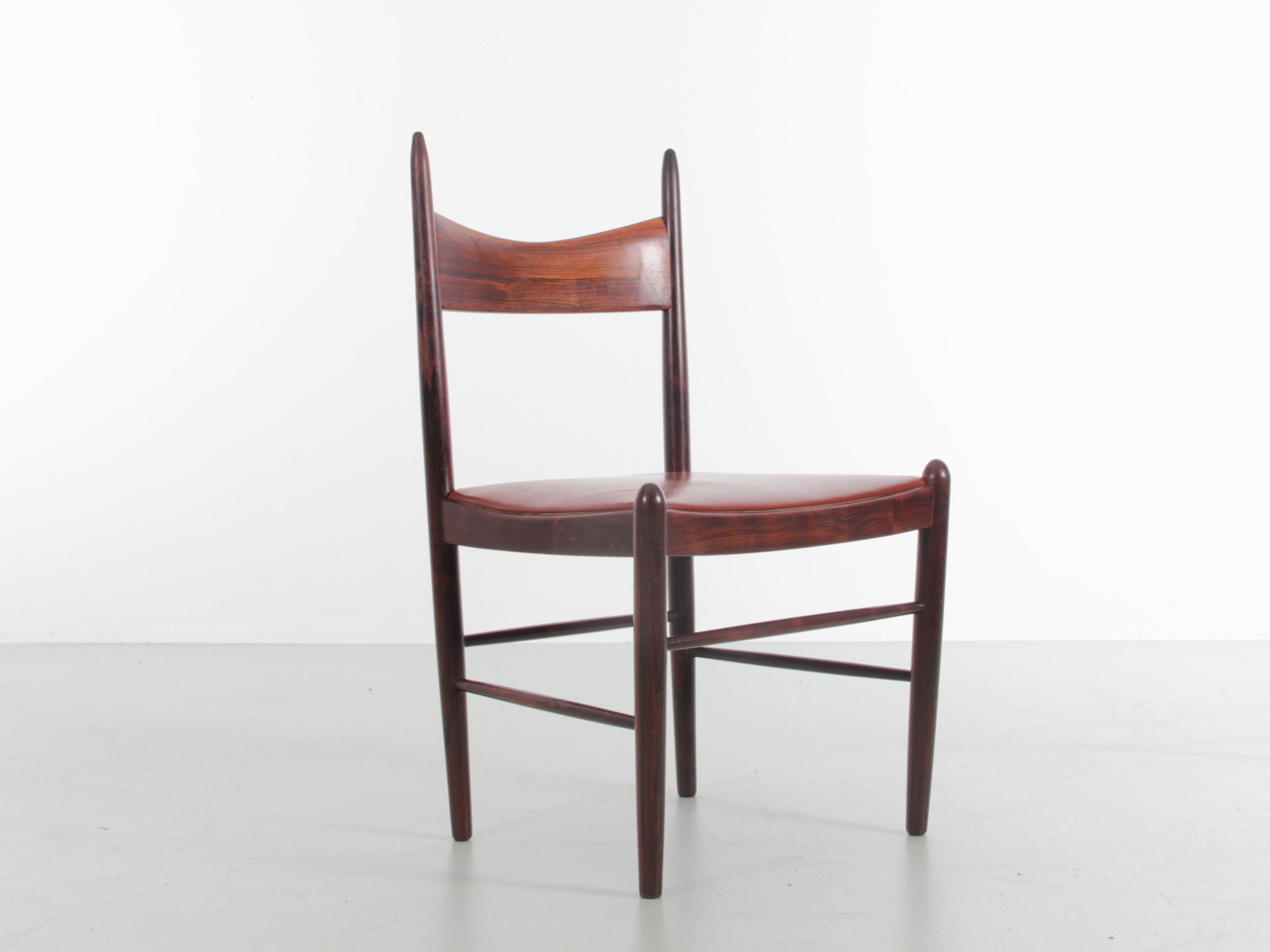 Suite of 4 Scandinavian chairs in Rio rosewood