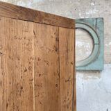 Industrial row in metal and oak.