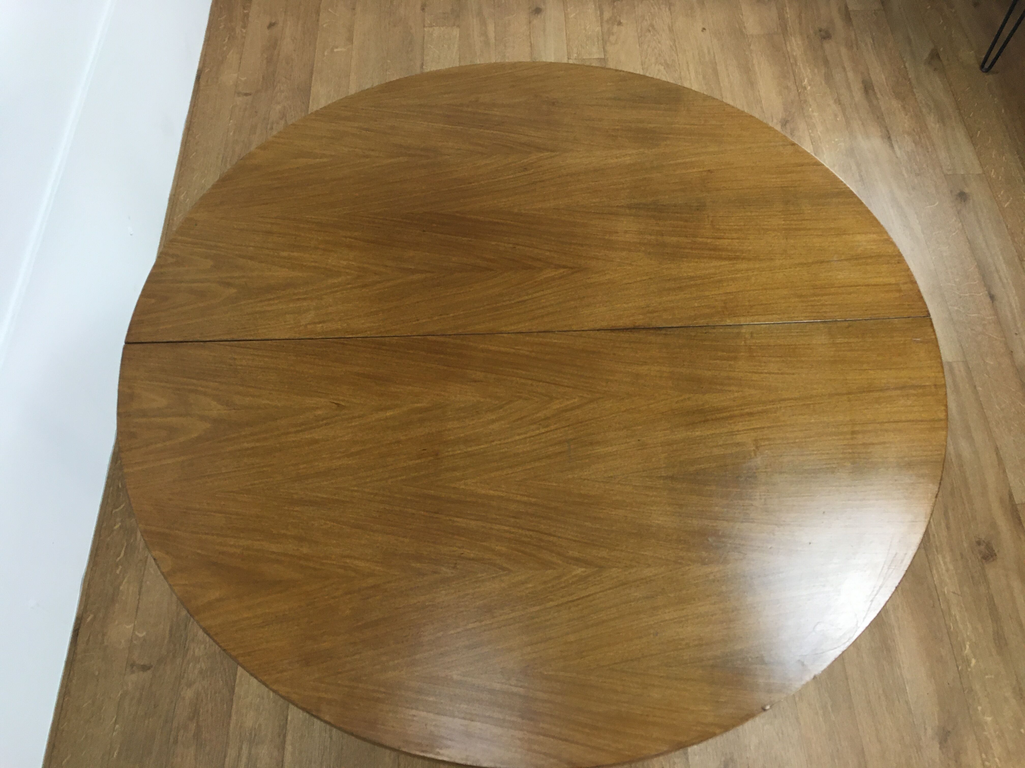 Coffee table goes up and down