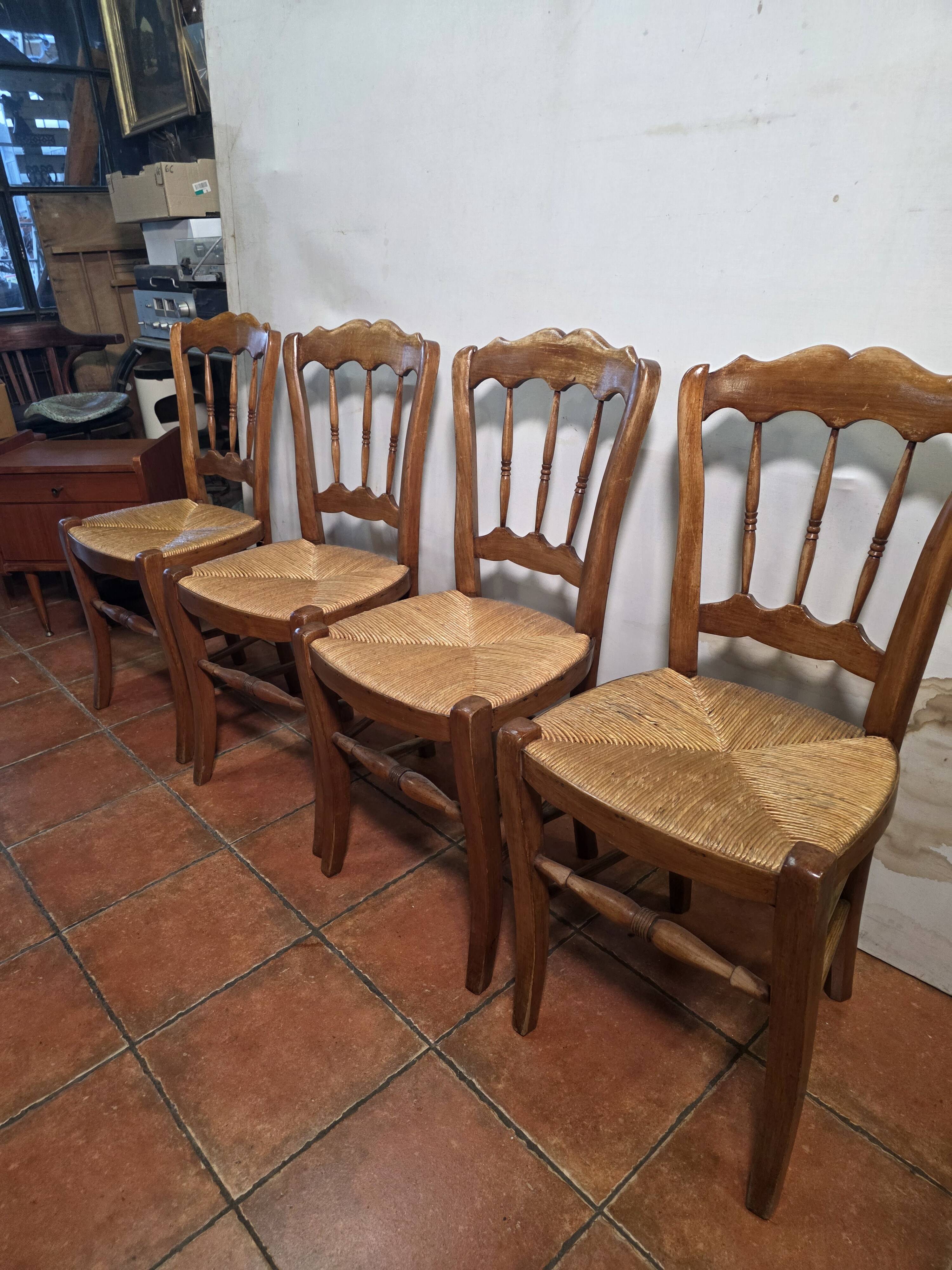 4 rustic farmhouse chairs made of wood and straw