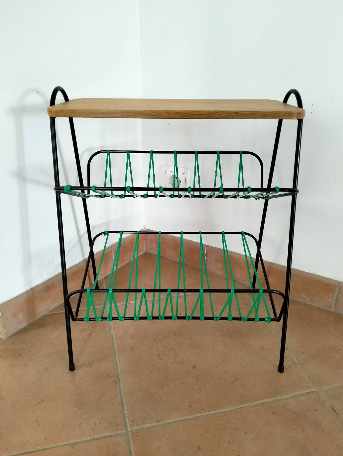 Side table, metal and wood magazine rack
