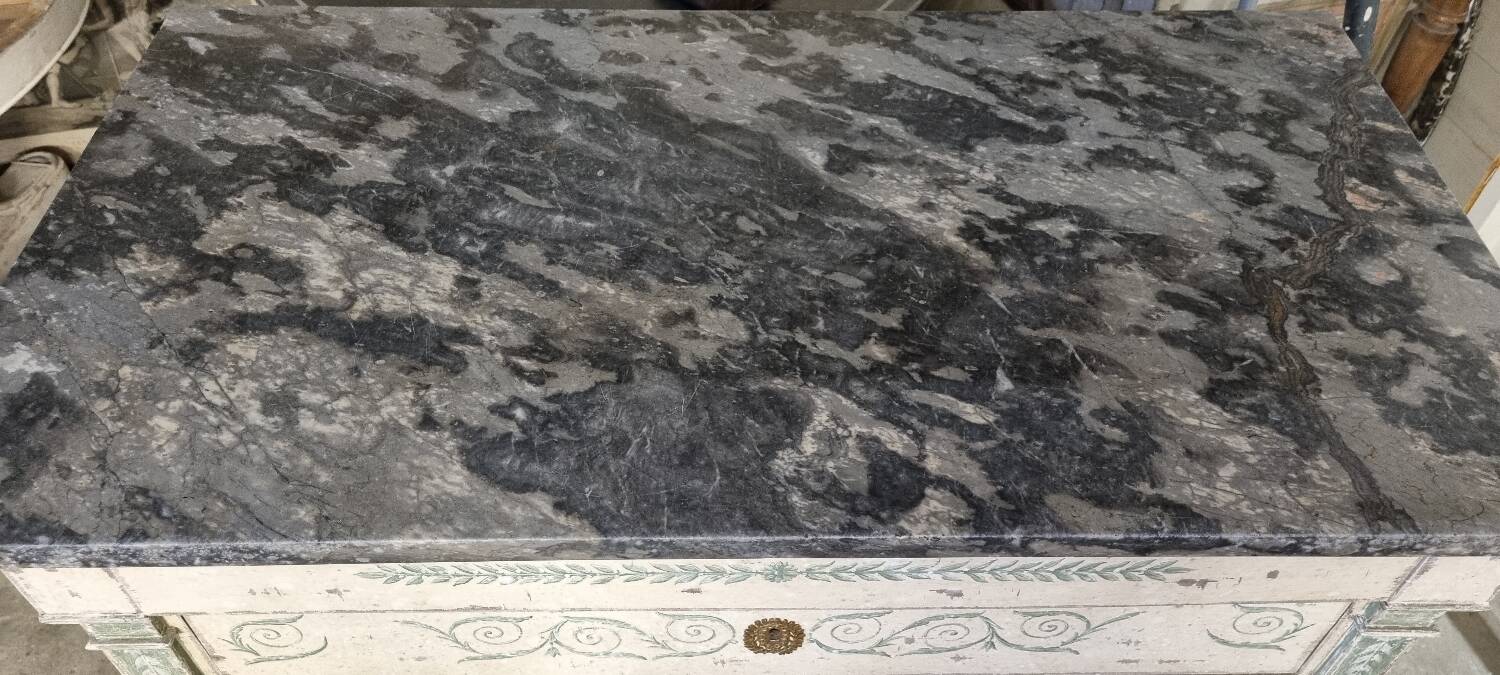 Old chest of drawers