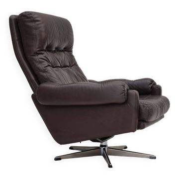 Chaise pivotante danoise des années 1970, état d'origine, cuir d'ameublement marron.