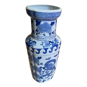 Chinese vase in white and blue porcelain decoration with dragon and flowers