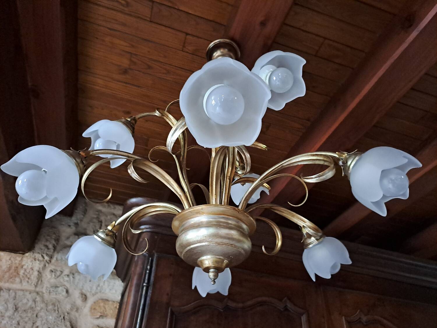 9-light gold metal foliage chandelier