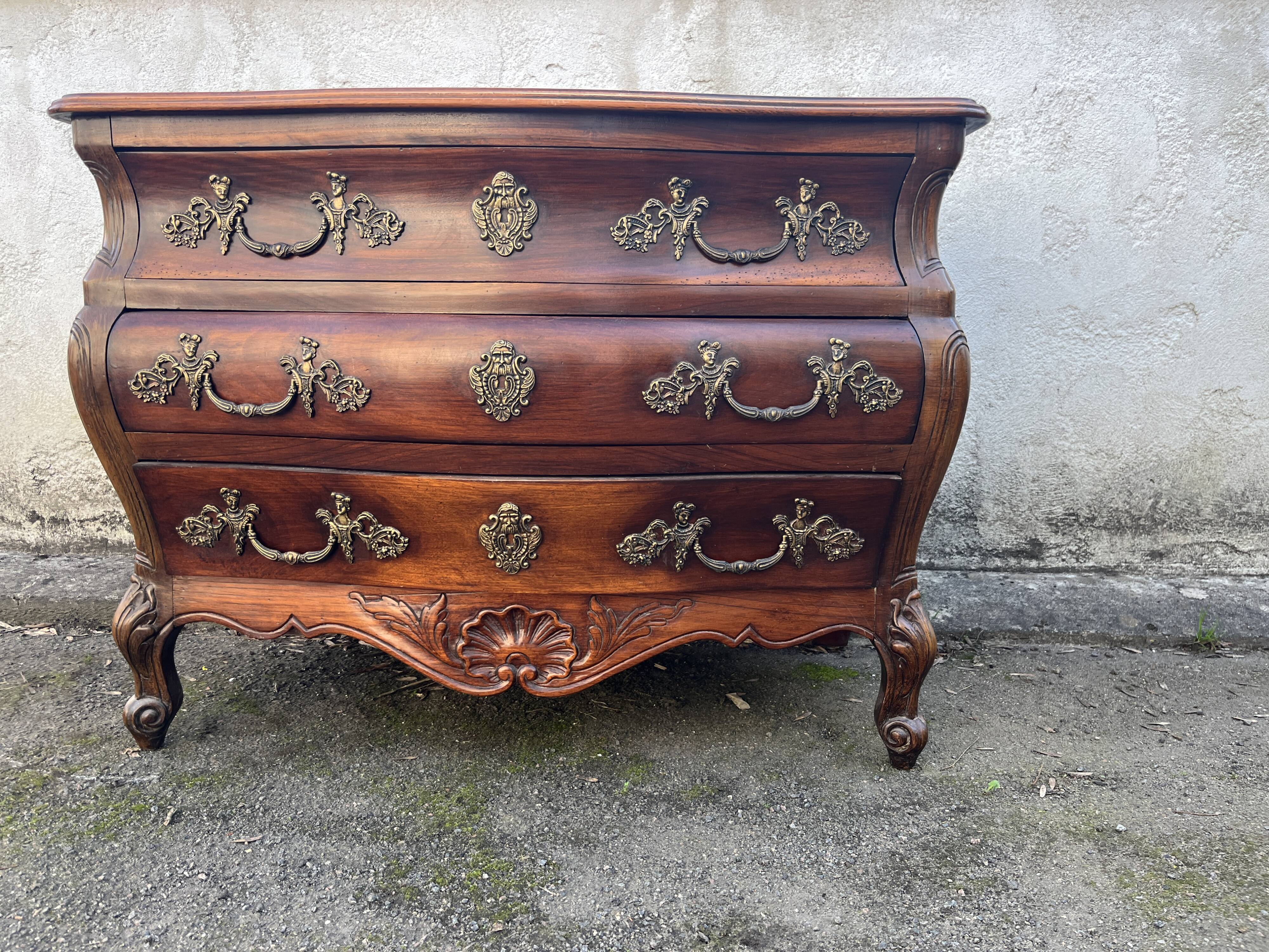 Beautiful Bordeaux chest of drawers