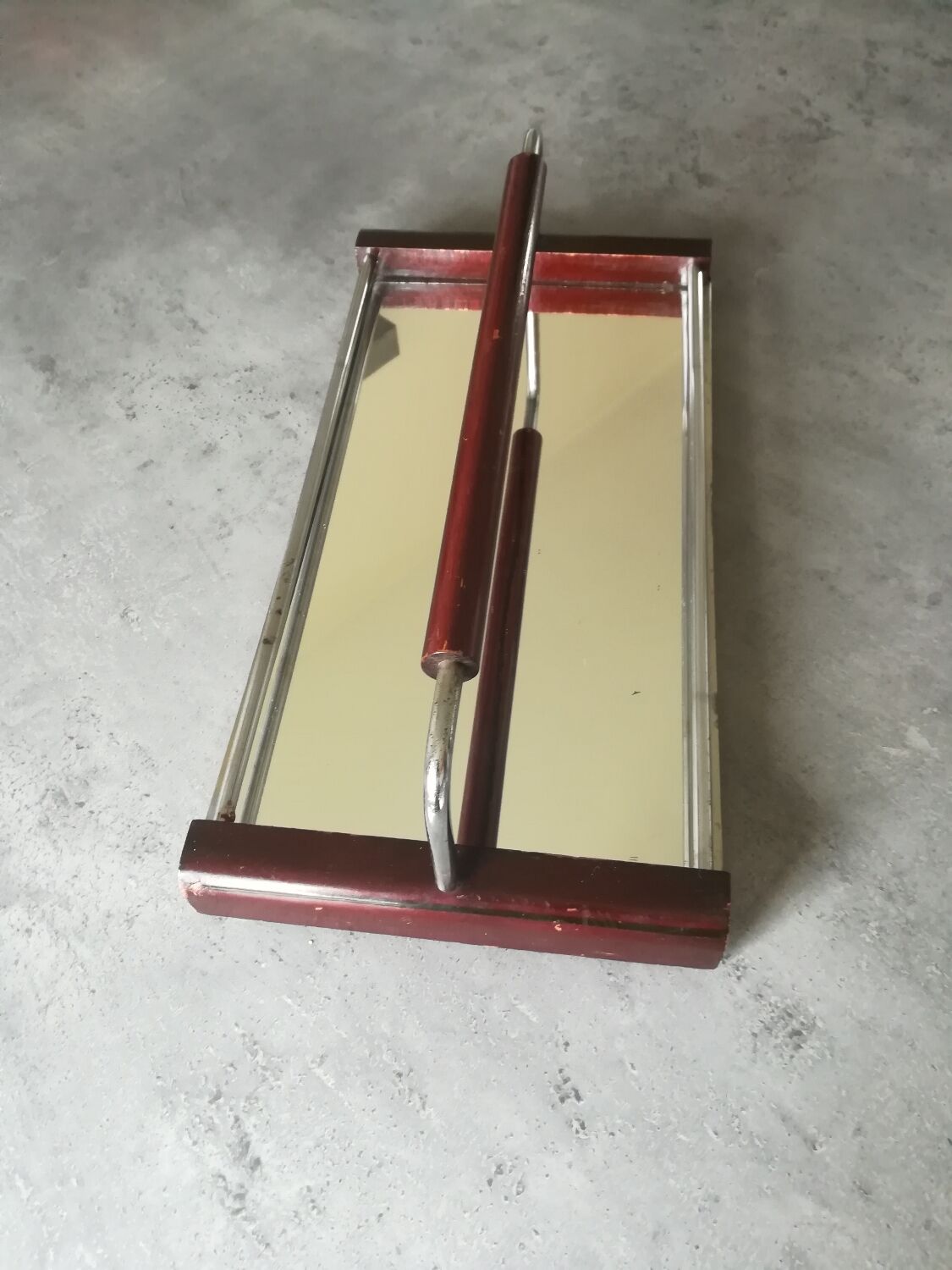 Mirrored tray with handle