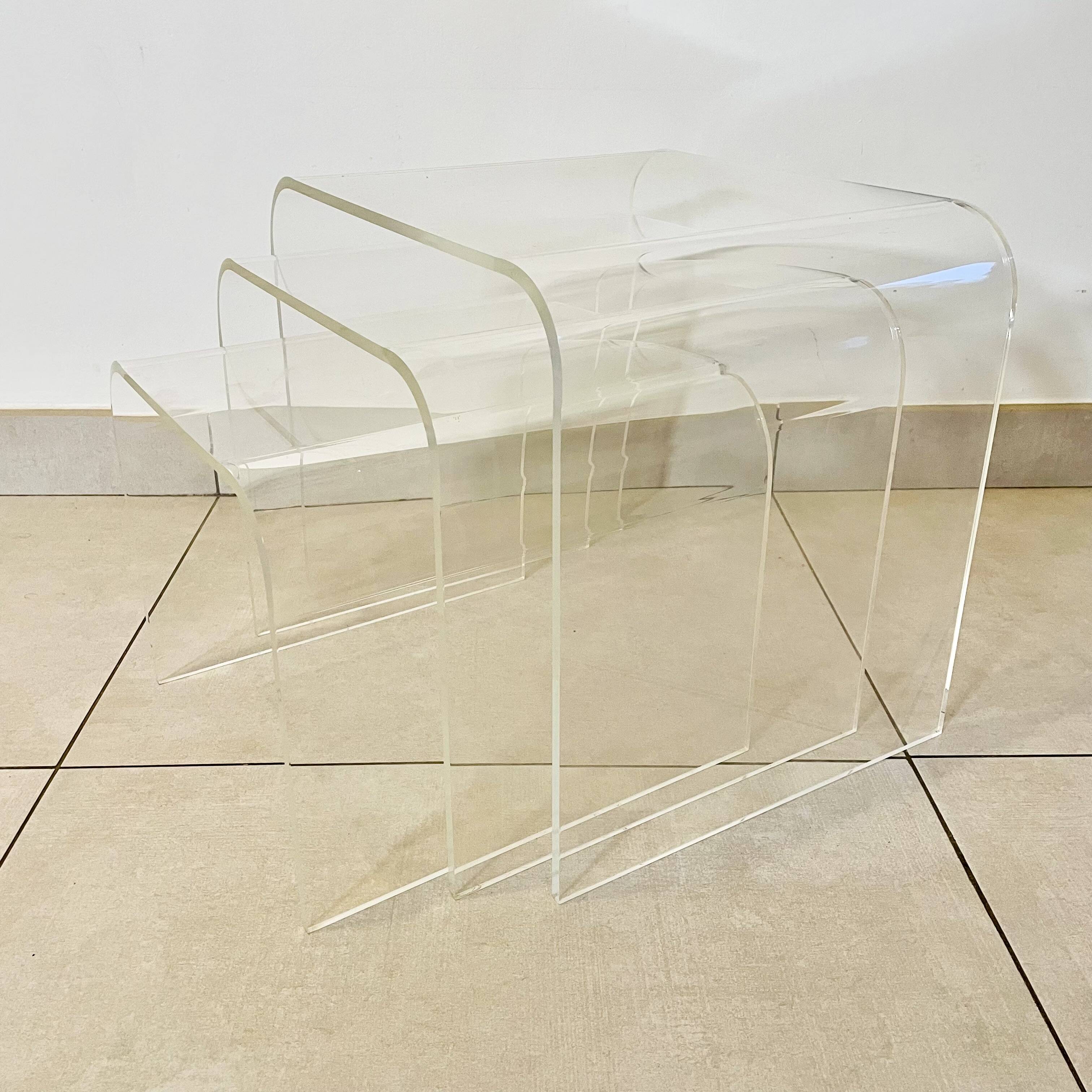 Nesting tables in transparent plexiglass – Design David Lange – 1970s