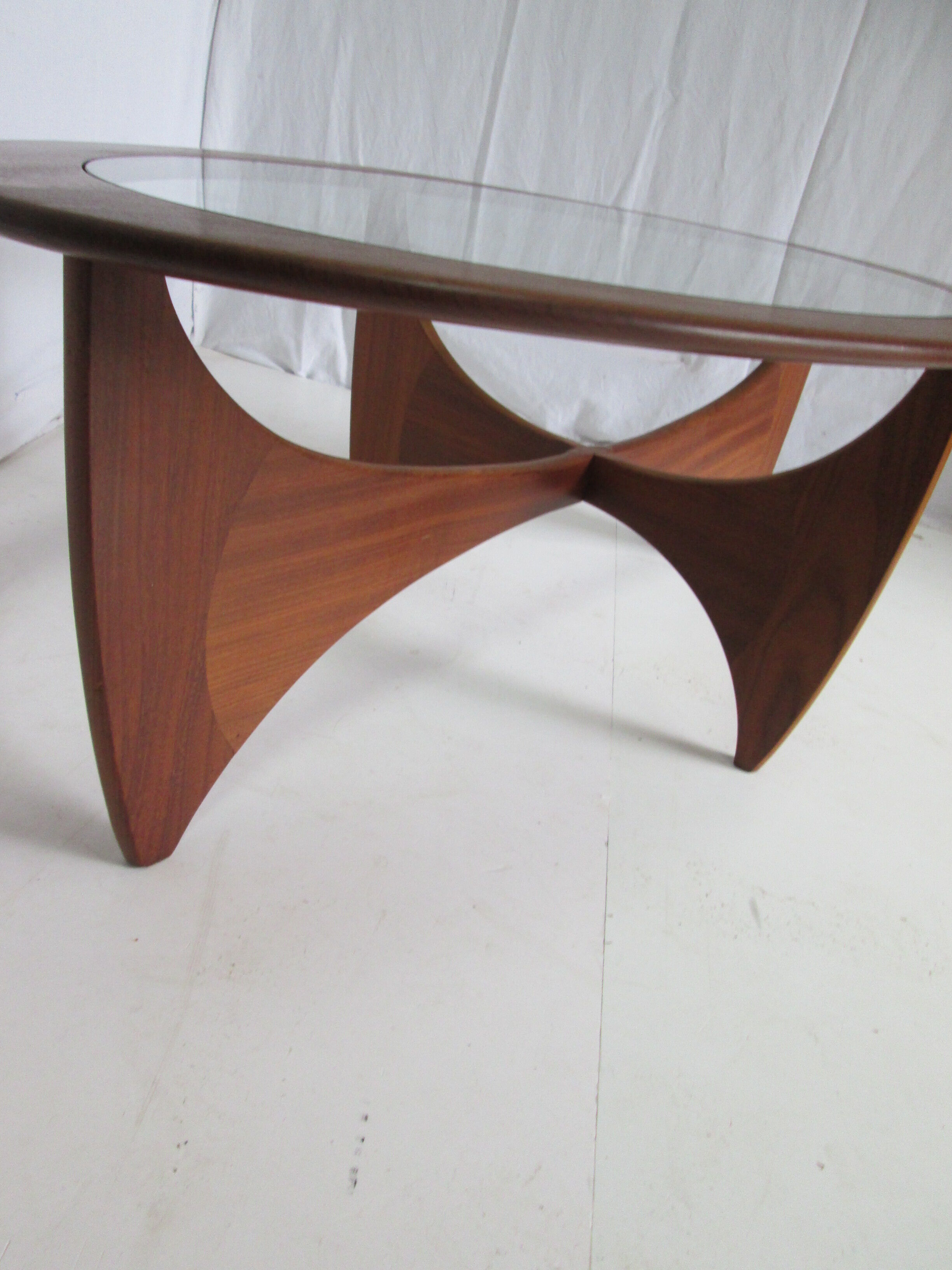 Astro oval coffee table in solid teak