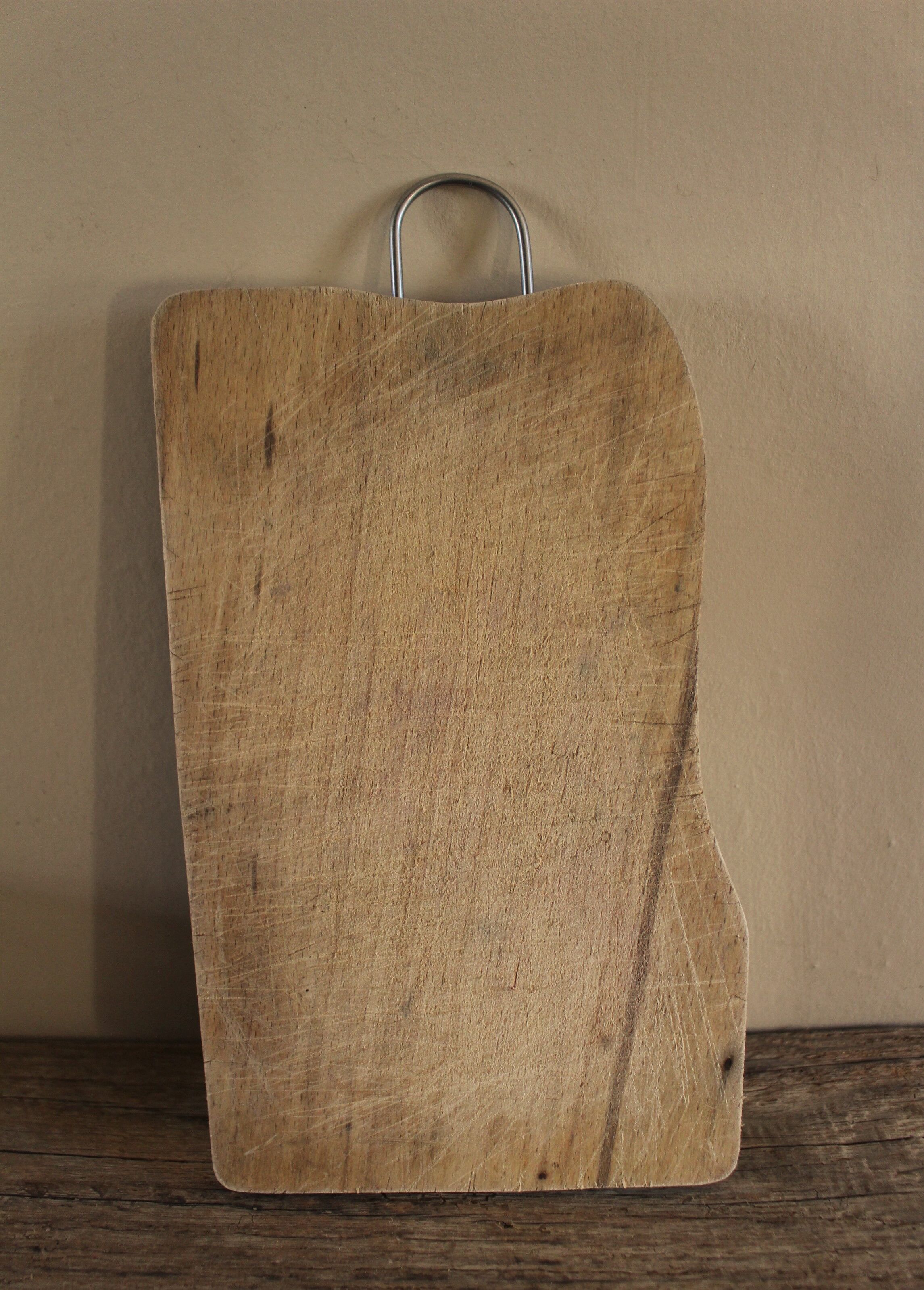 Wooden cutting board metal handle