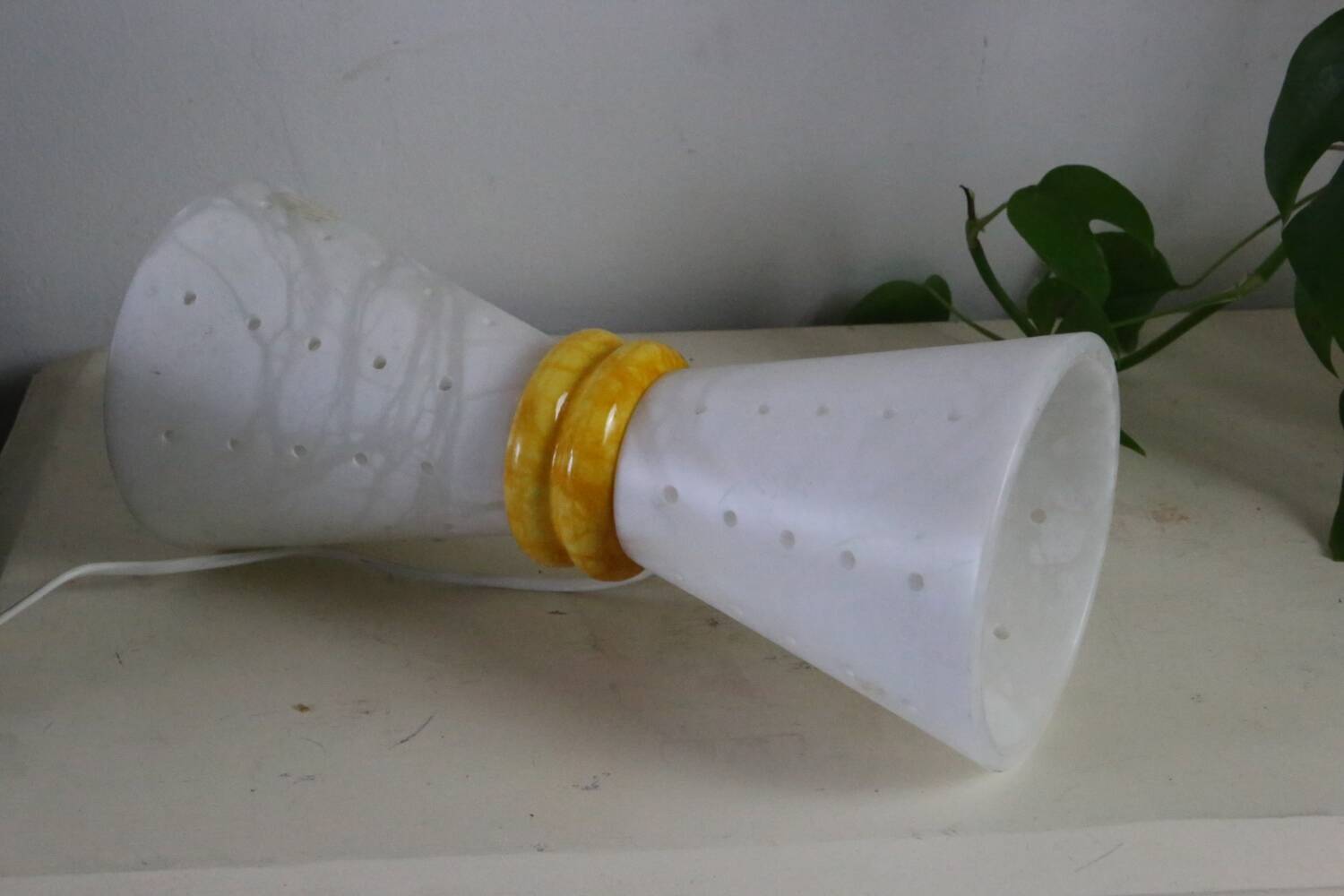 Alabaster and marble diabolo lamp