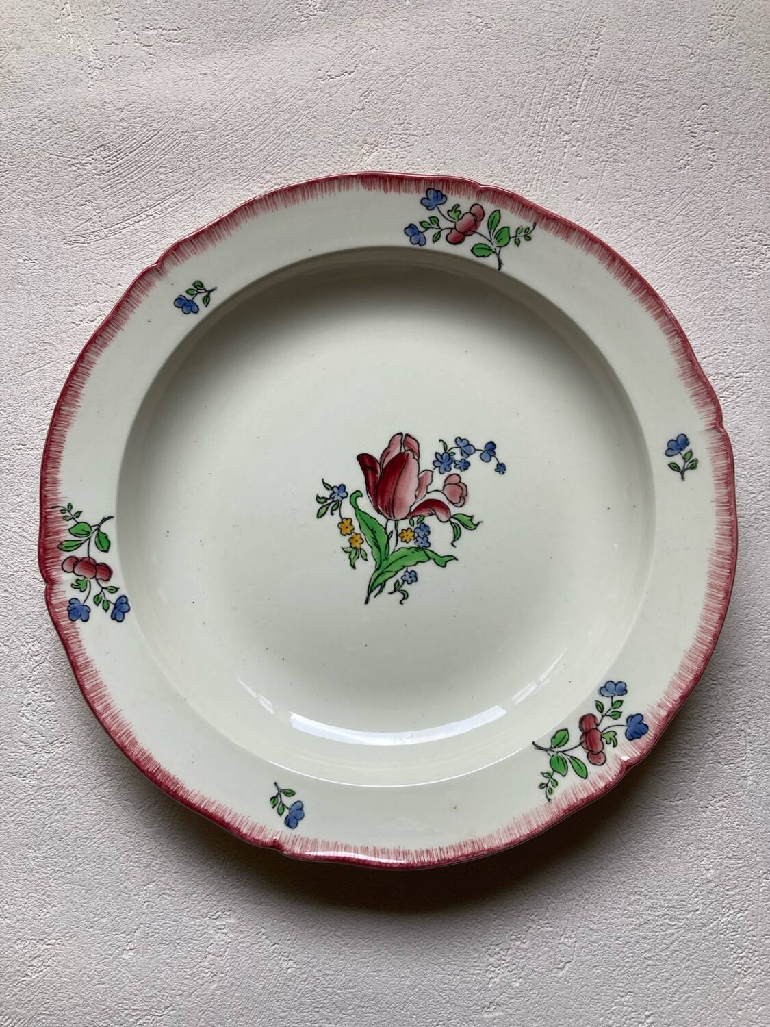 Round dish in Gien Earthenware, handmade Lorraine decor, 31 cm