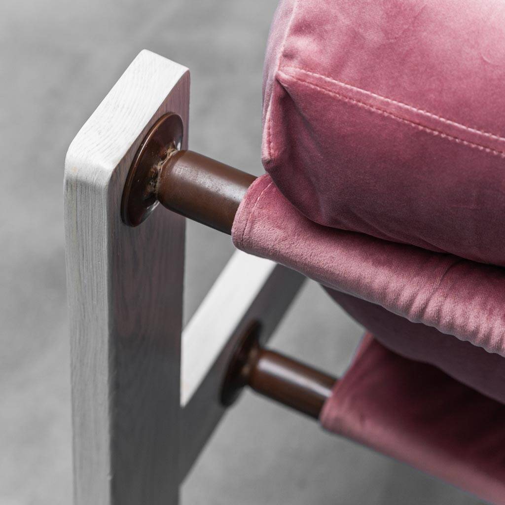 Poltrona vintage in velluto rosa legno bianco anni ’70 modernariato