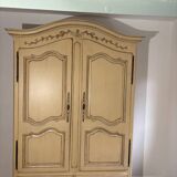 Provençal-style wardrobe