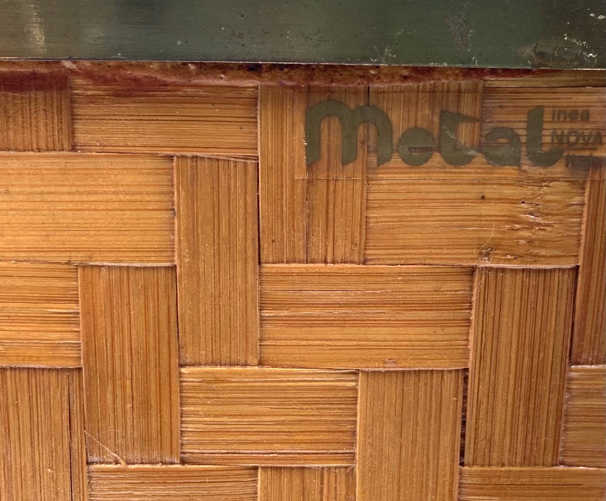 Hollywood regency brass and woven bamboo magazine rack, Metal Linea Nova Italy 1970