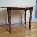 Drop-leaf table (with flaps)