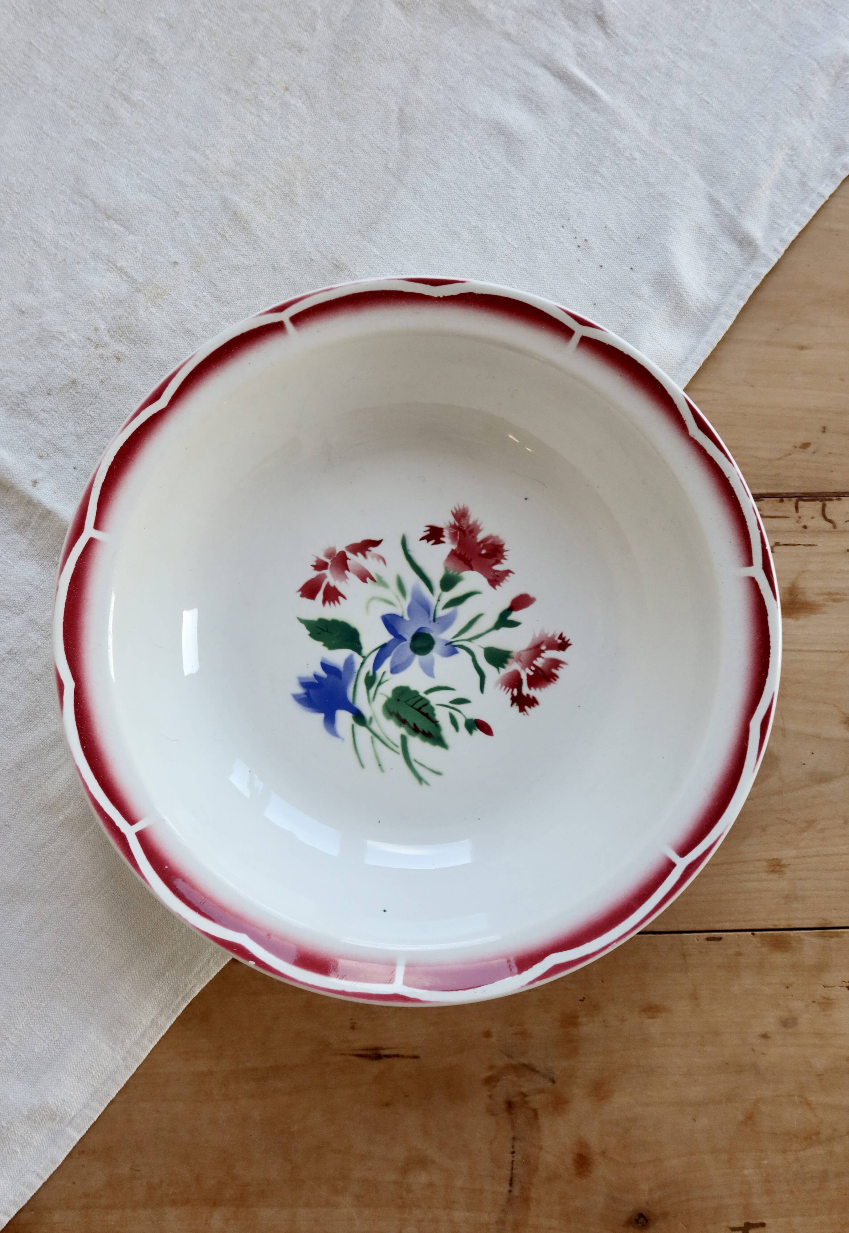 Antique hollow serving dish, Sarreguemines Digoin - José model.
