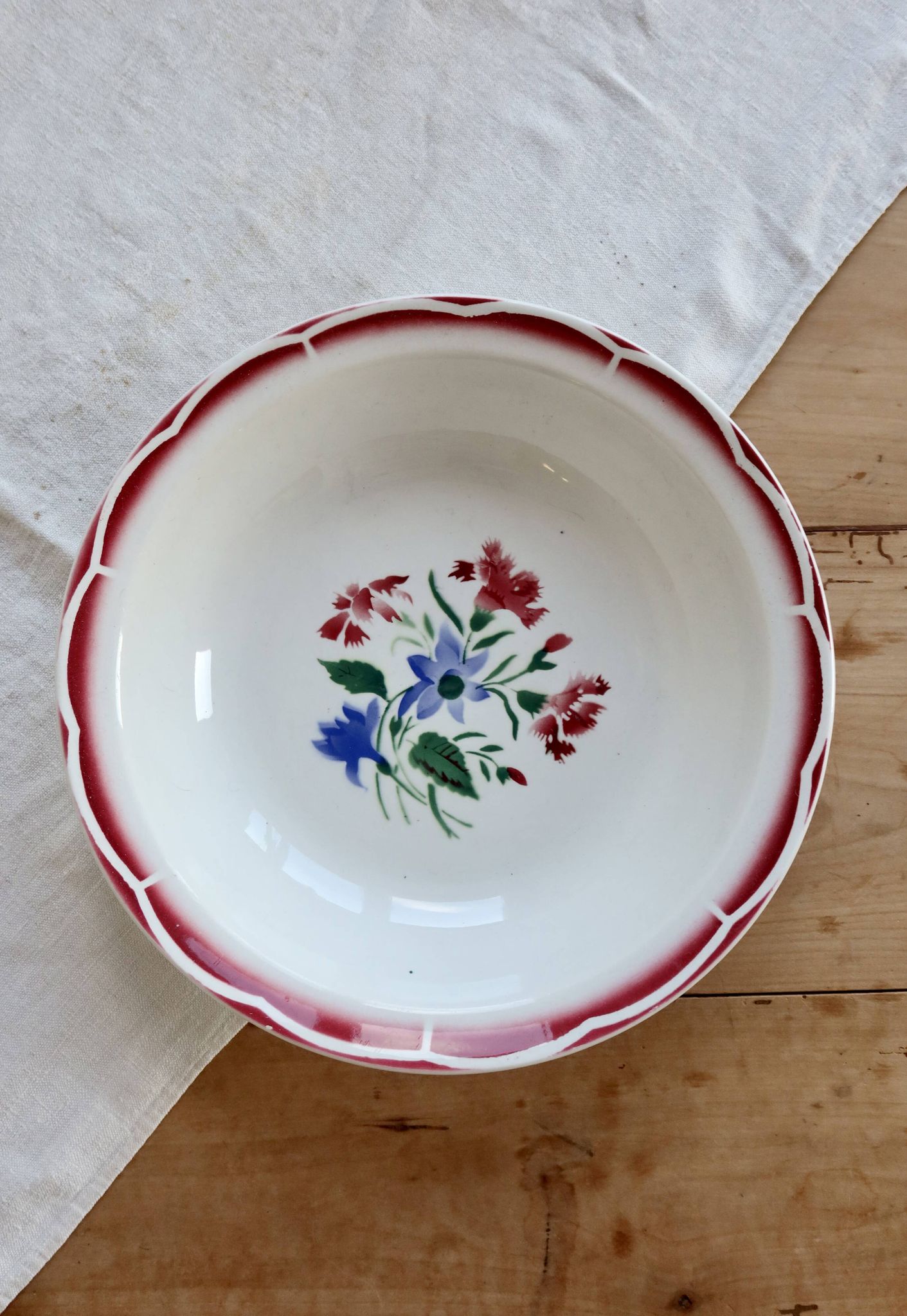 Antique hollow serving dish, Sarreguemines Digoin - José model.