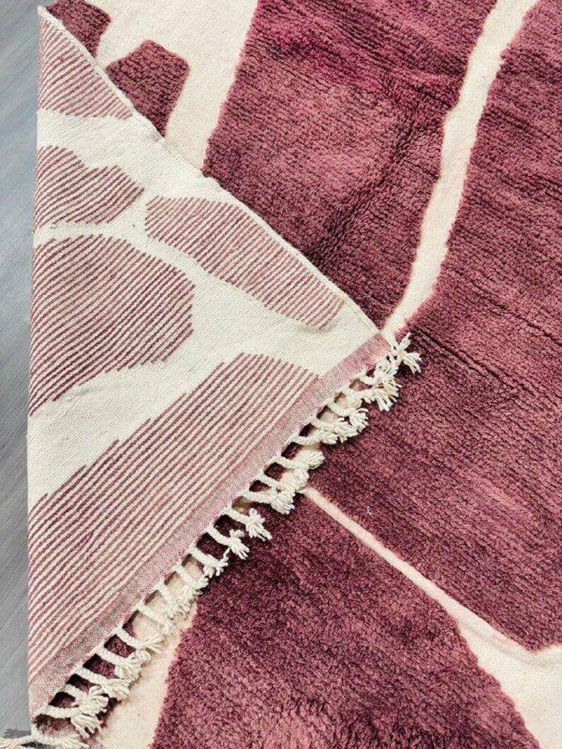 Handmade traditional beni ourain rug, size 150 x 250 cm.