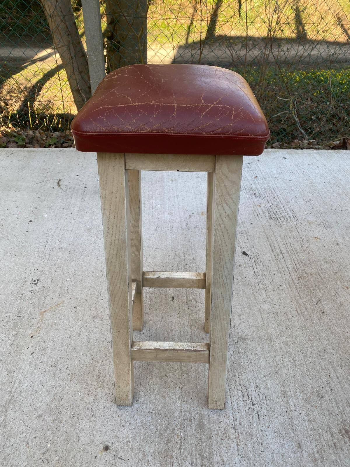 Square high bar stools in solid wood with burgundy leather 83cm