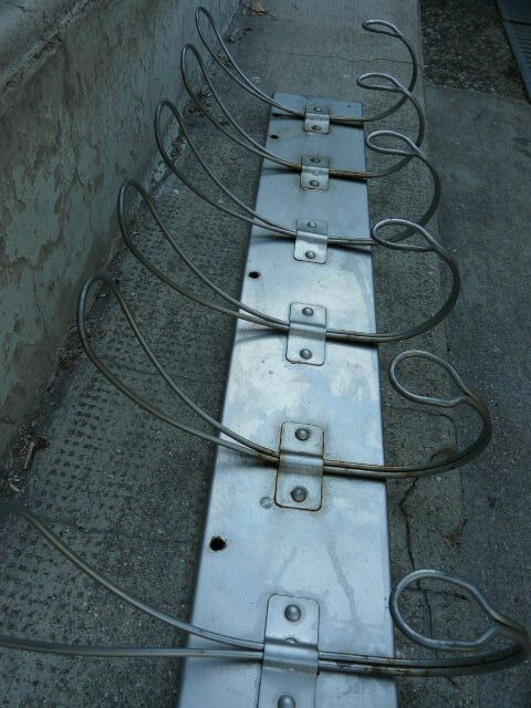 School or industrial wall-mounted door 7 double patères