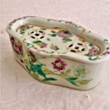 CHINESE PORCELAIN CRICKET BOX. LATE NINETEENTH