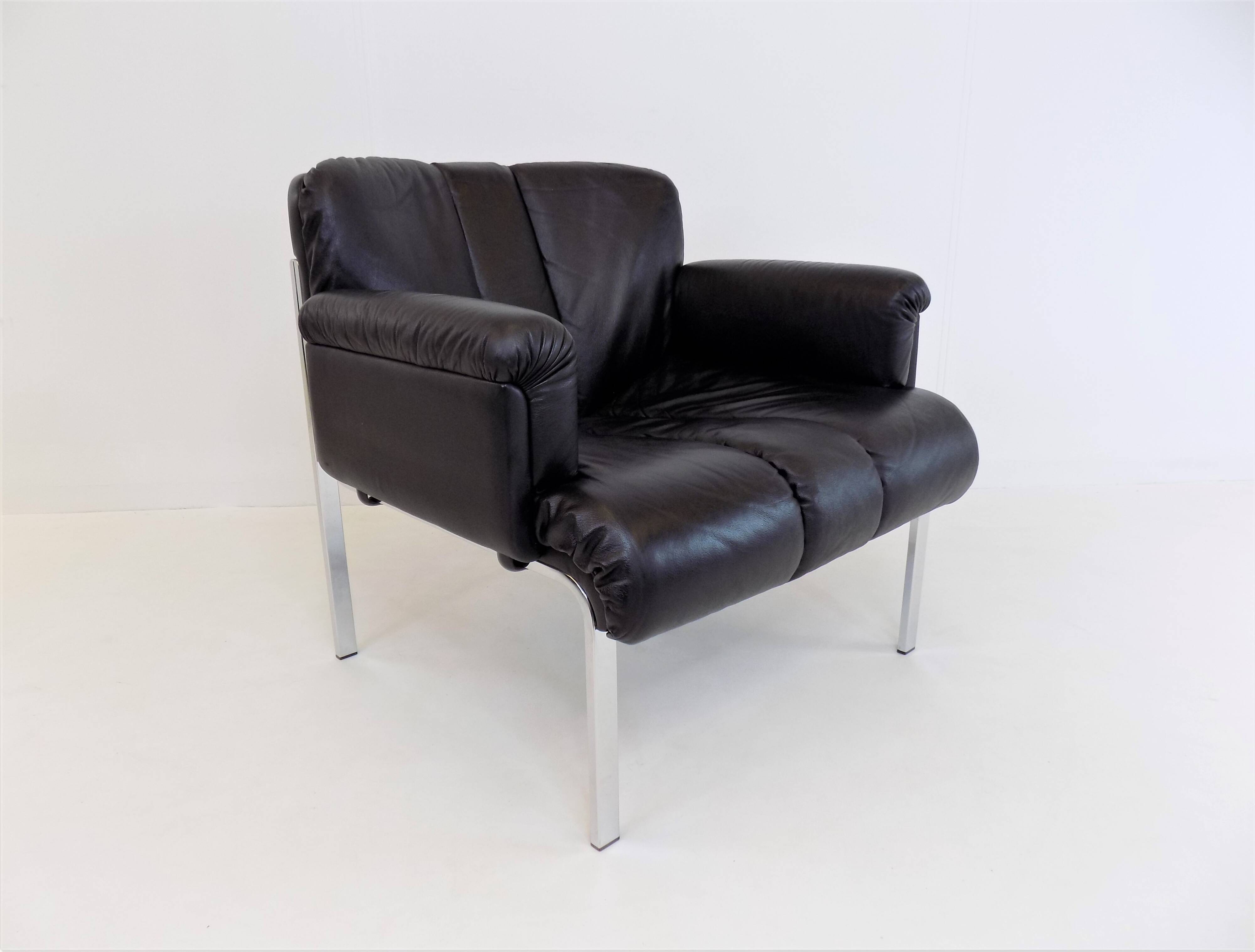 Set of 2 Girsberger Eurochair leather armchairs