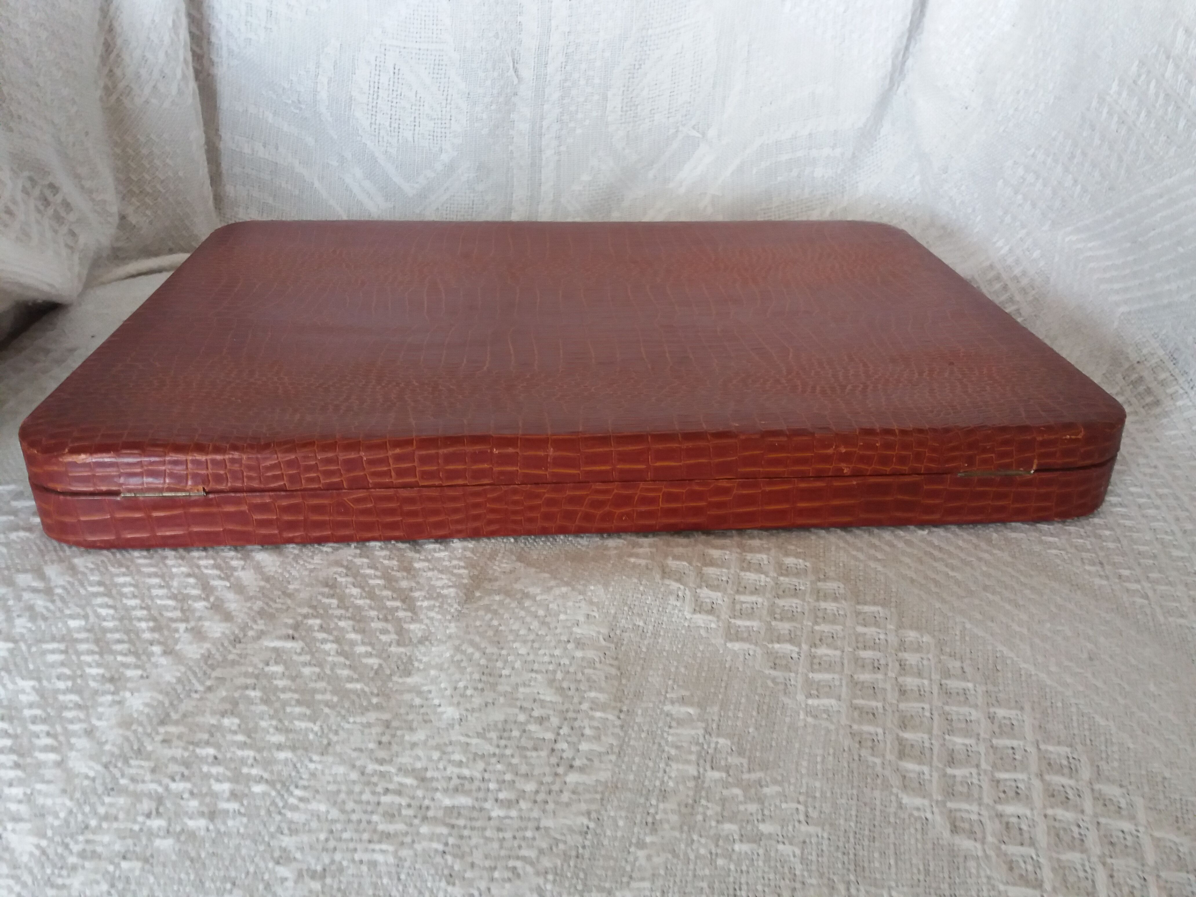 Knives in their snakeskin look box