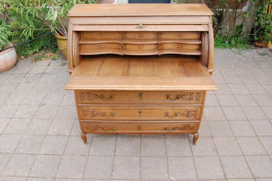 cylinder desk from the Louis XV period in oak, late 18th century