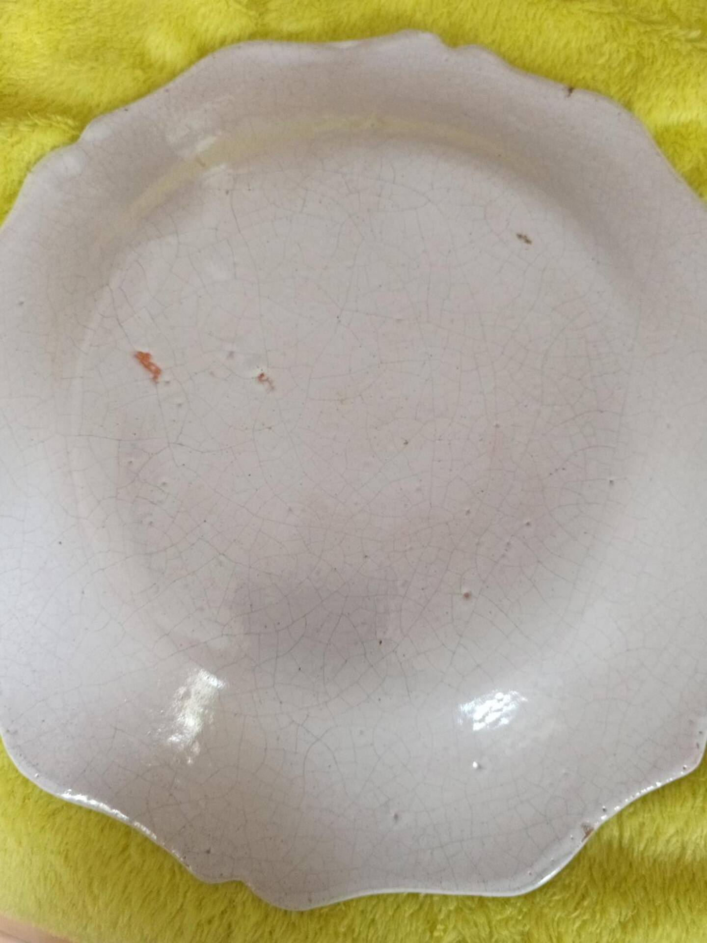 Antique plate in earthenware – hand-painted decoration – collector's item
