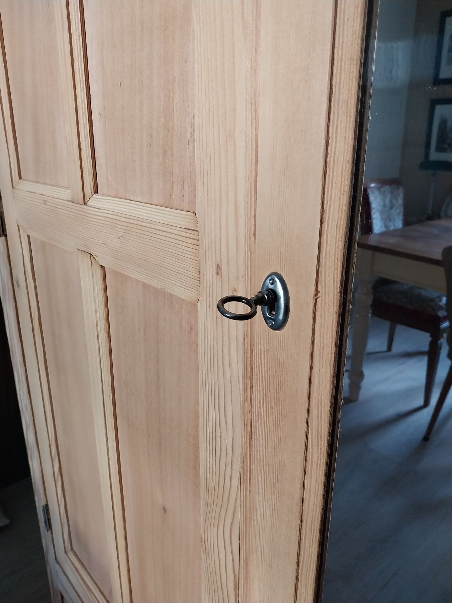 Armoire art deco