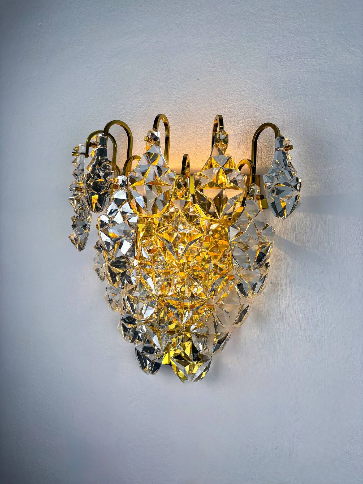 Kinkeldey XL 5-tier cut crystal wall sconce, gilt brass, Germany, 1970s