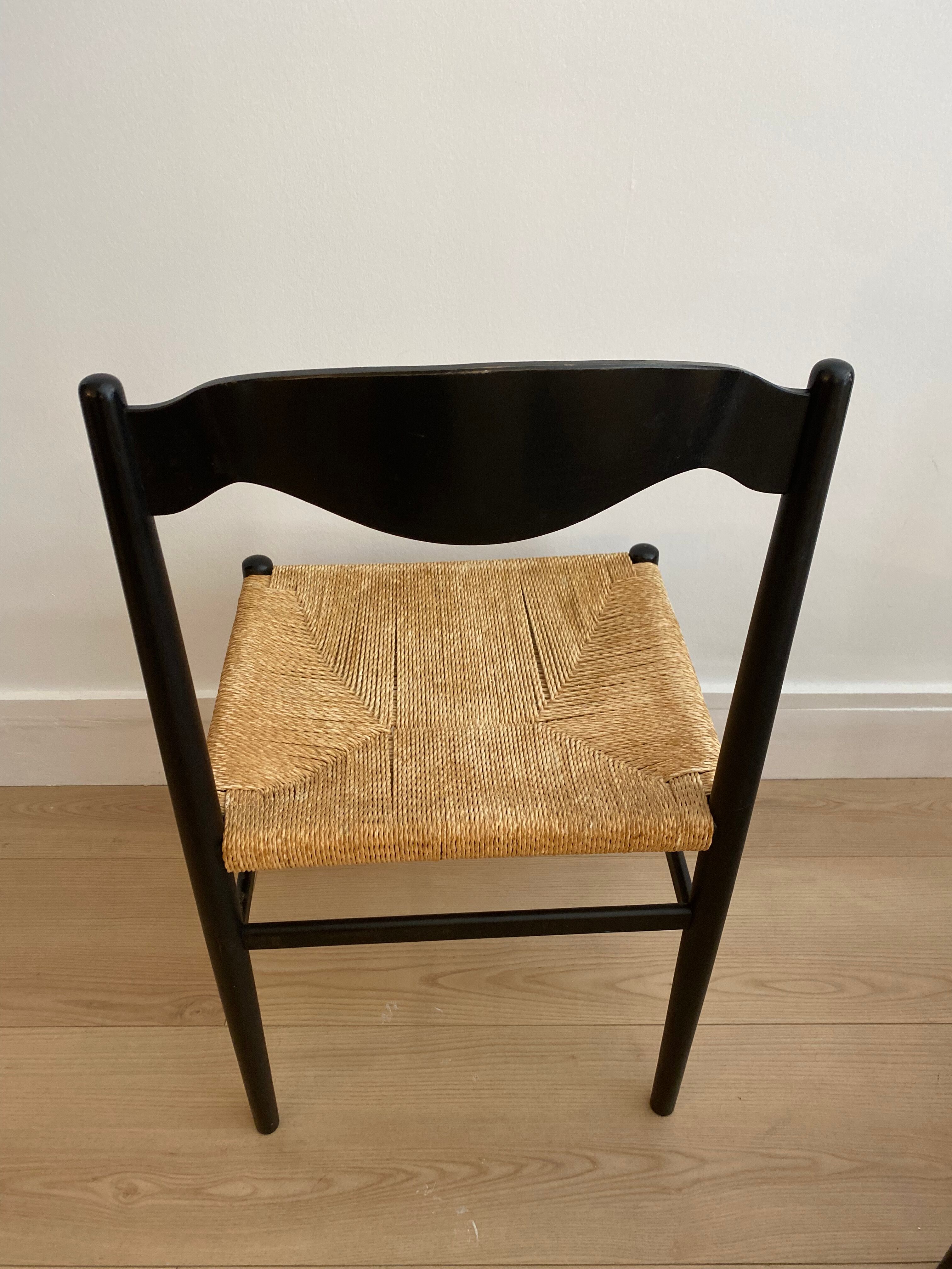 4 vintage mulched chairs