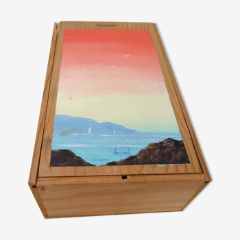 Boîte en bois résineux clair avec peinture signée Vallauris