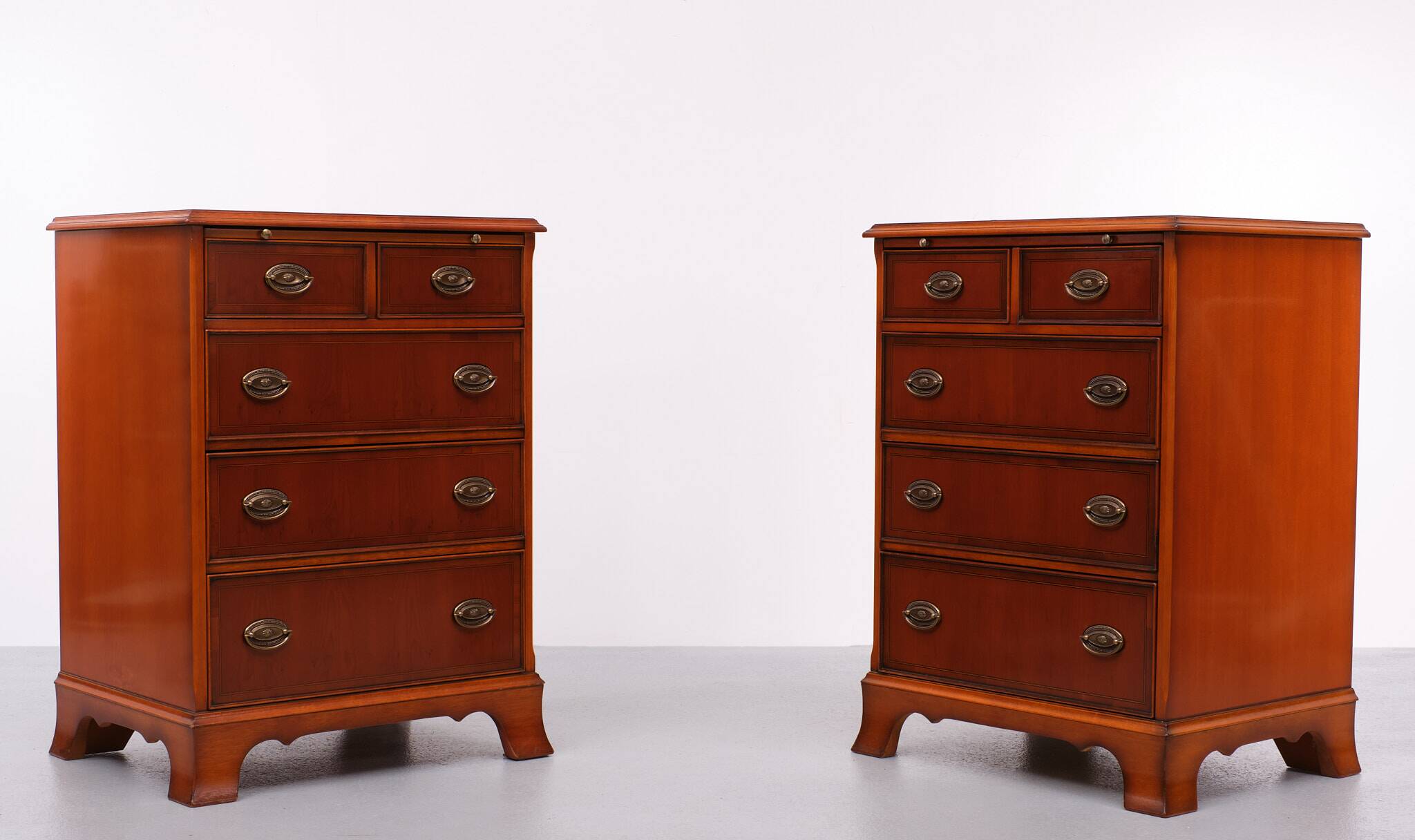 Heldense Exclusive English furniture Cherry wood cabinets 1970s