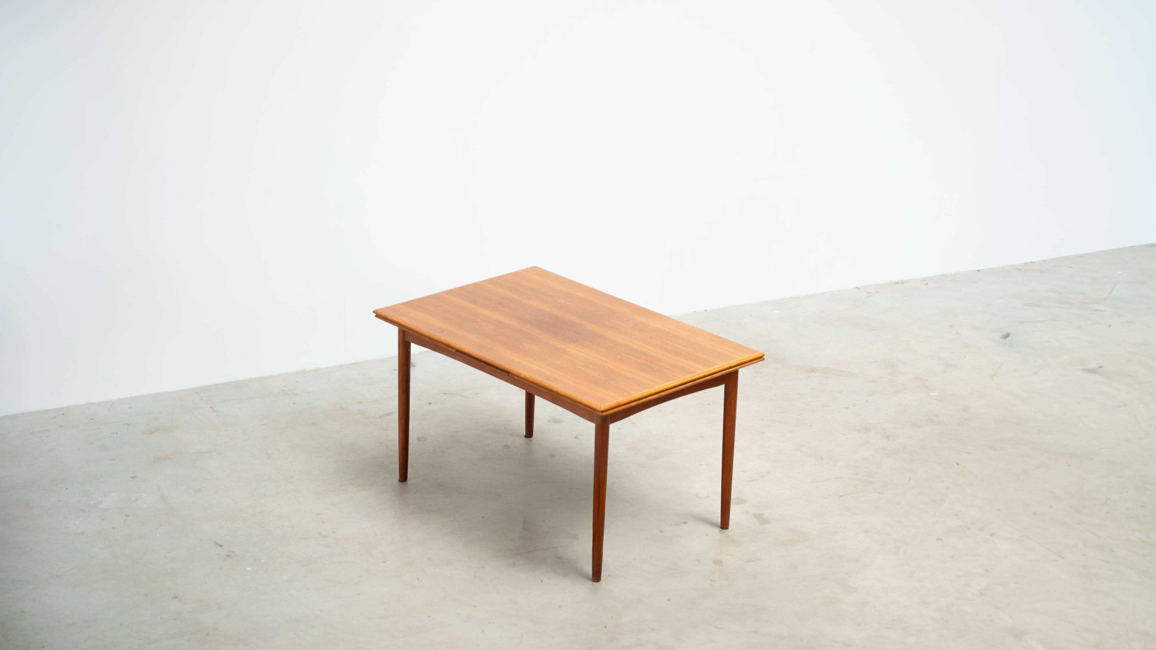 Niels O Moller dining table