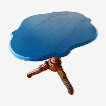 Table violon en noyer plateau patiné bleu