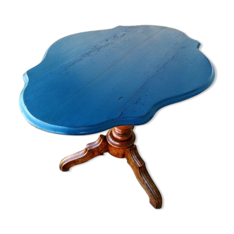 Table violon en noyer plateau patiné bleu