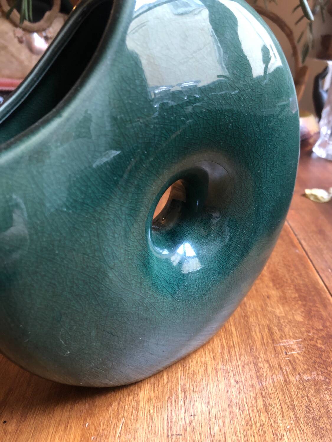 Cracked snail vase