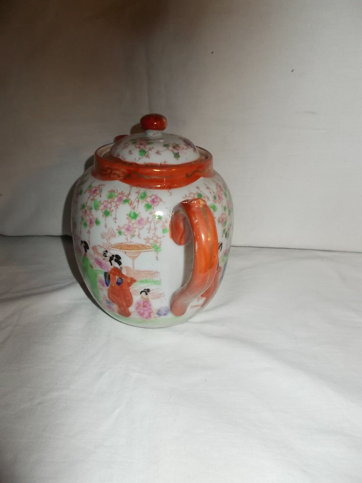 Very fine porcelain maruku china tea service