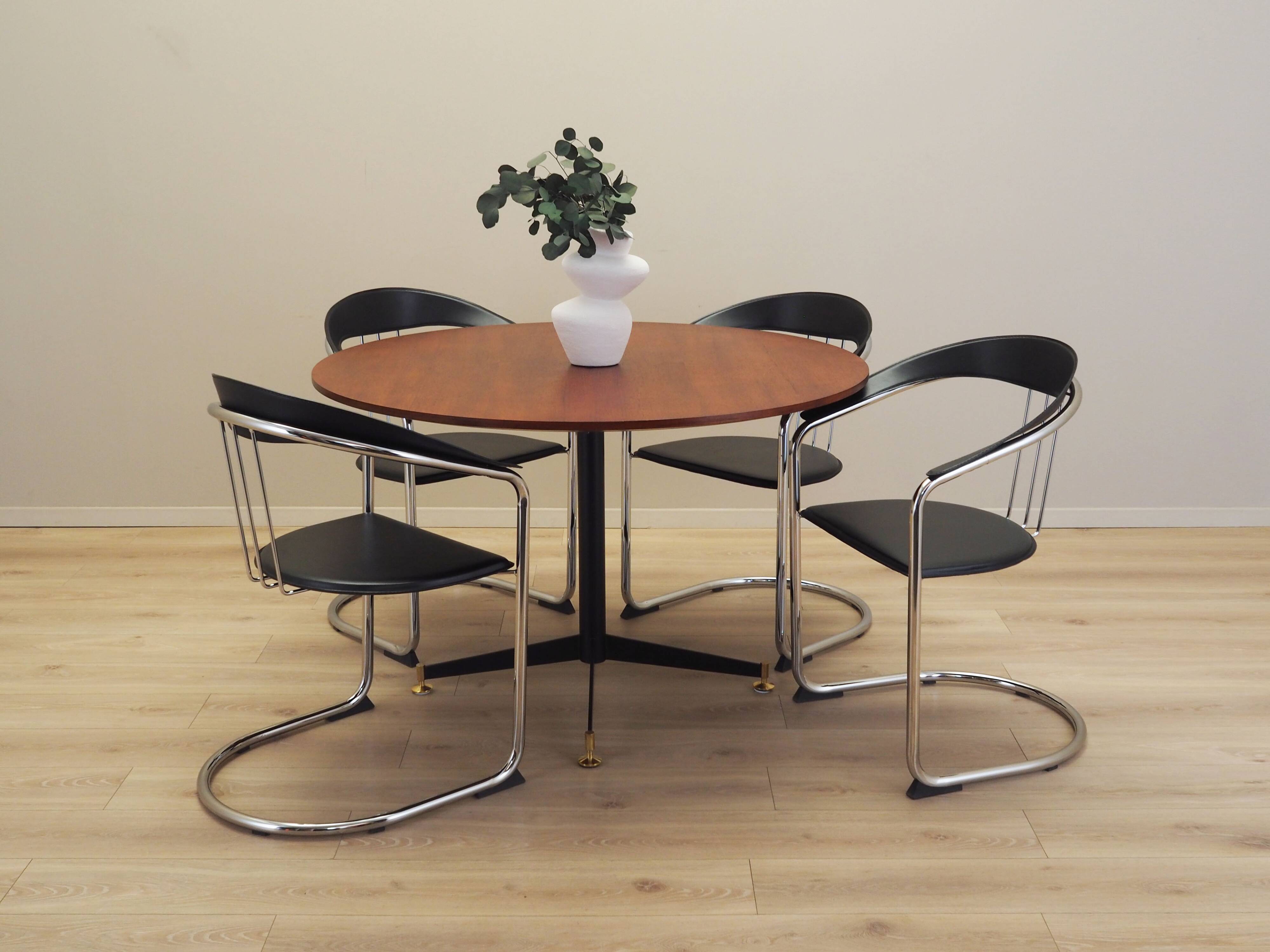 Set of four chairs, Italian design, 1980s, production: Italy