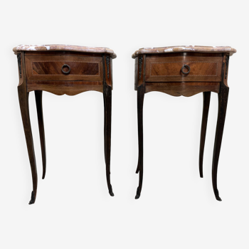Paire de tables d'apparat Louis XV galbées en marqueterie de bois précieux