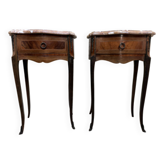 Paire de tables d'apparat Louis XV galbées en marqueterie de bois précieux