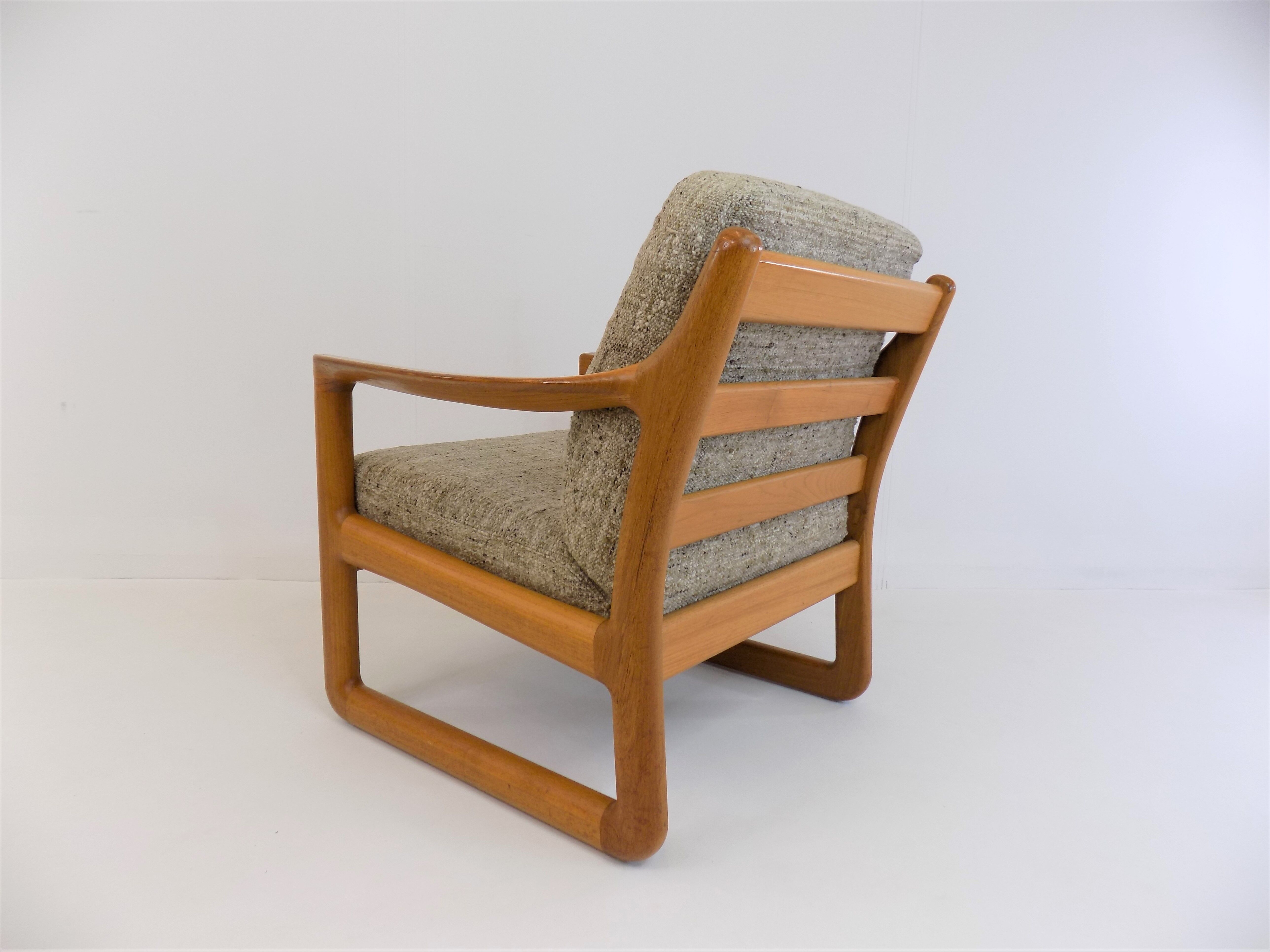 Paire de fauteuils par Johannes Andersen